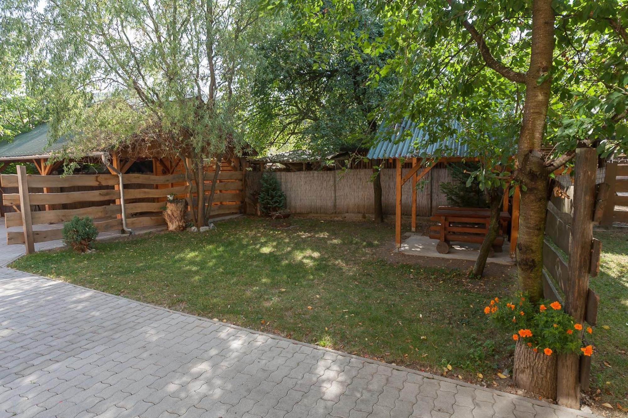 Paratlan Apartmanhaz Szilvásvárad Extérieur photo